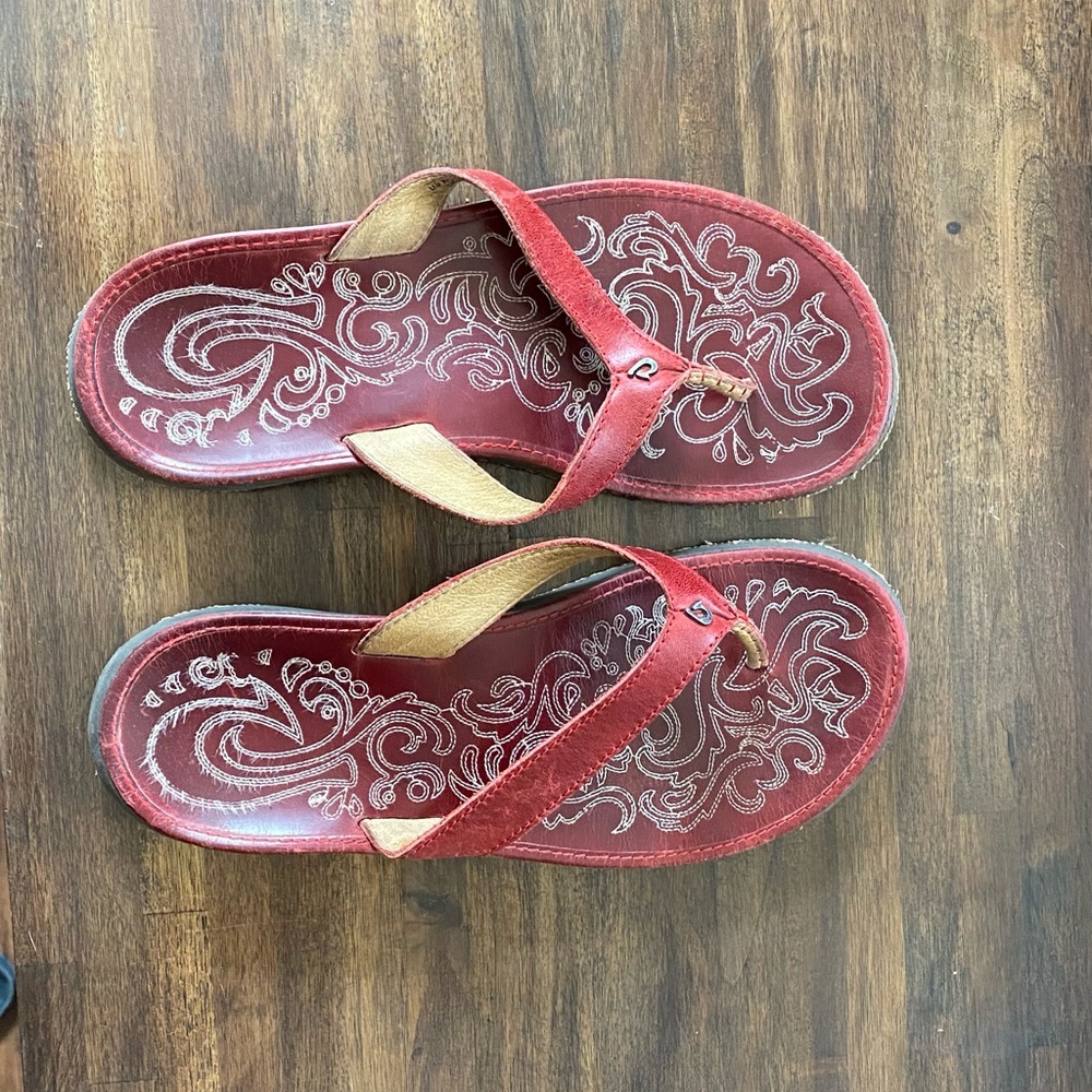 Olukai Paniolo red 7 flip flops